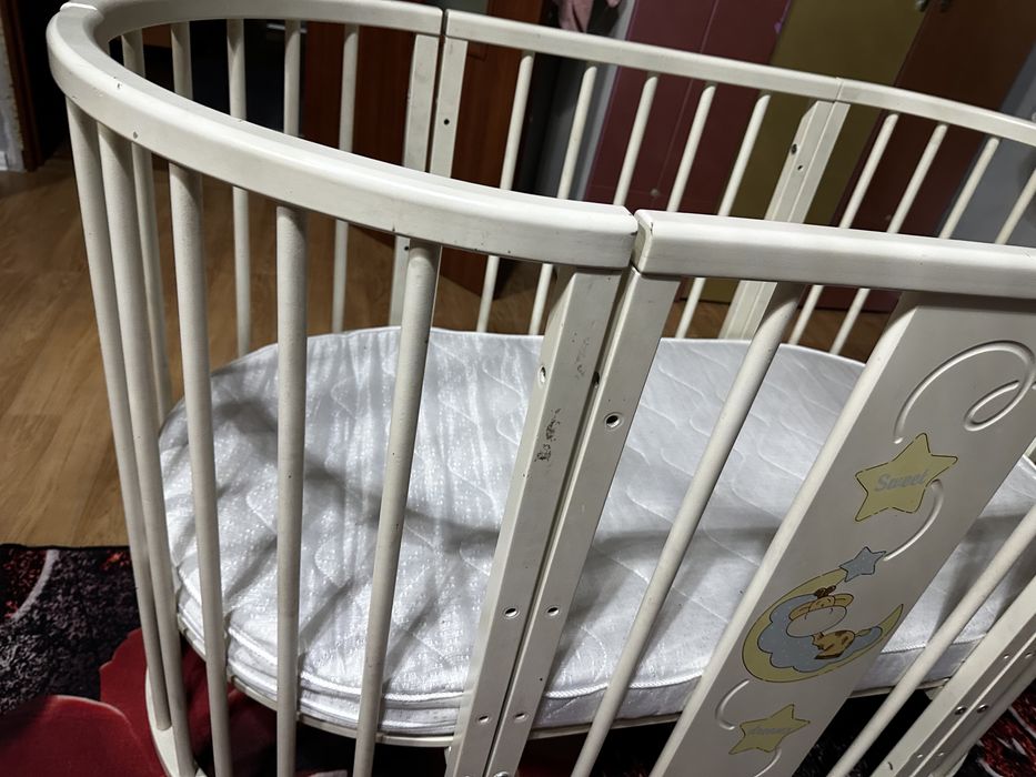 Продам манеж белый