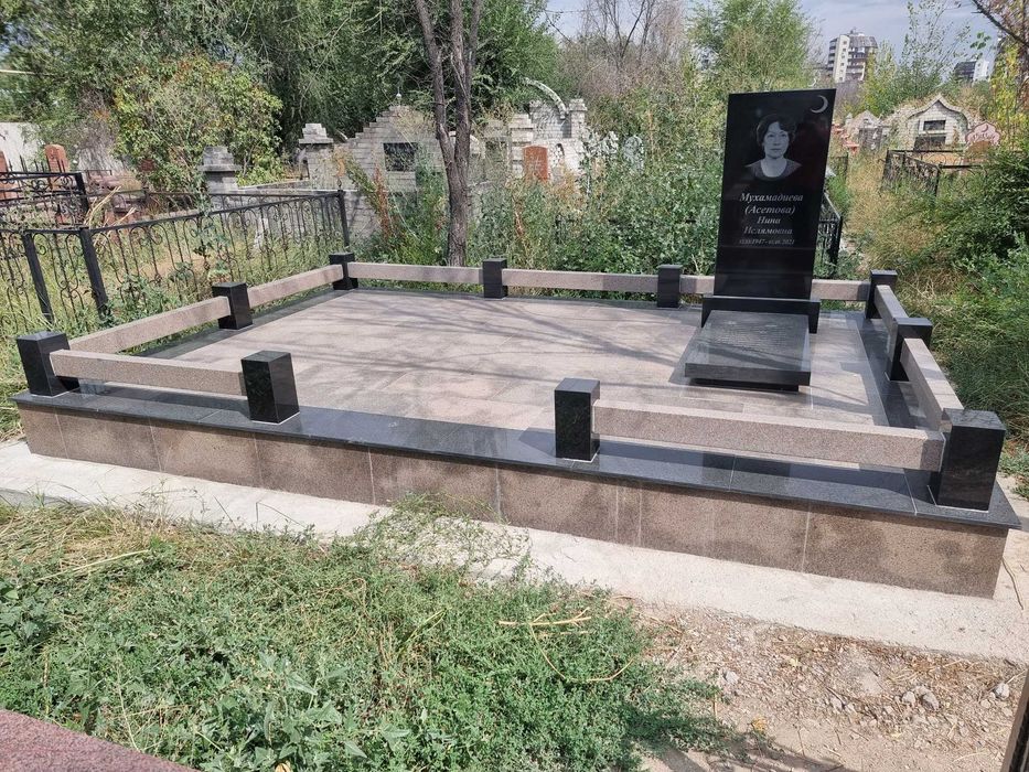 Памятники,оградки, мазарные плиты.