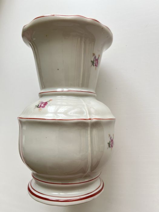 Българска порцеланова ваза