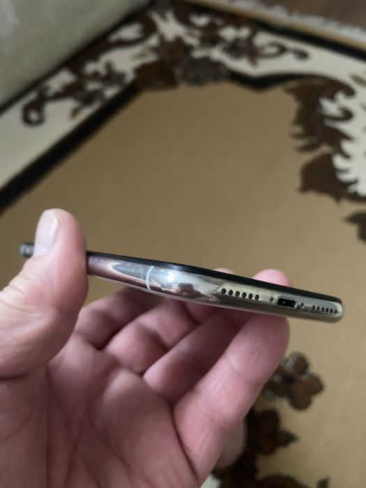 iPhone X (10) бело-стального цвета