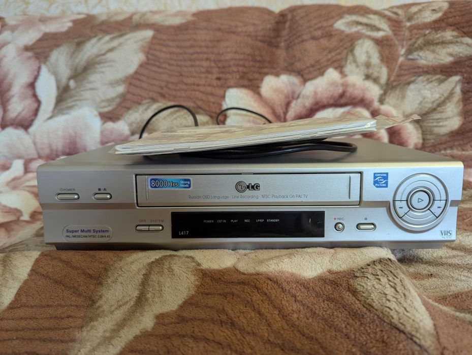 Продам видеомагнитофон.