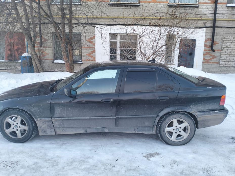 Продам машину BMW 318