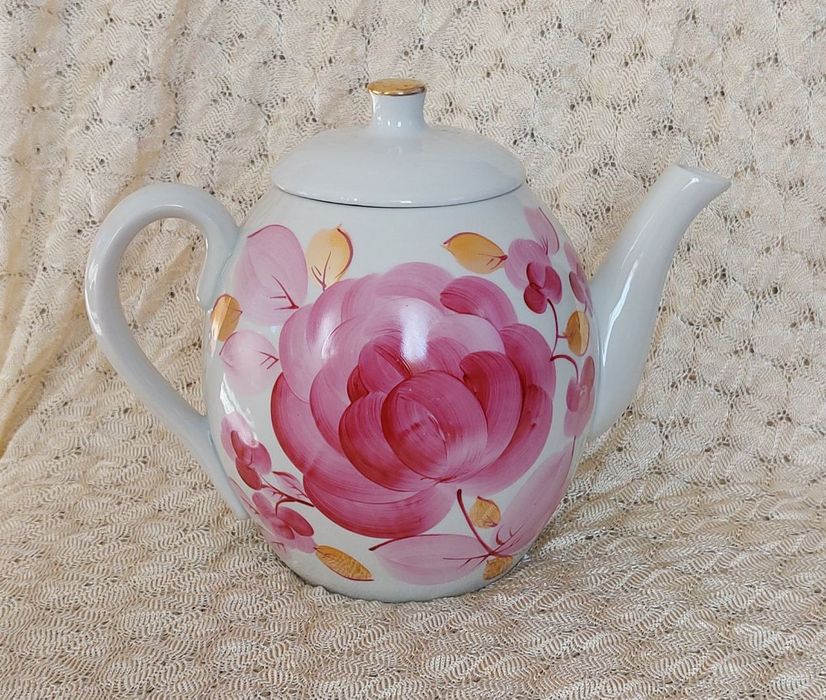 Красивый чайник фарфор