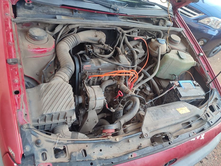 По запчастям продаётся пассат Б3 седан