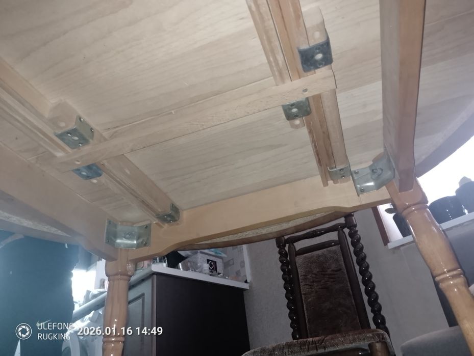 Кухненска маса от дърво