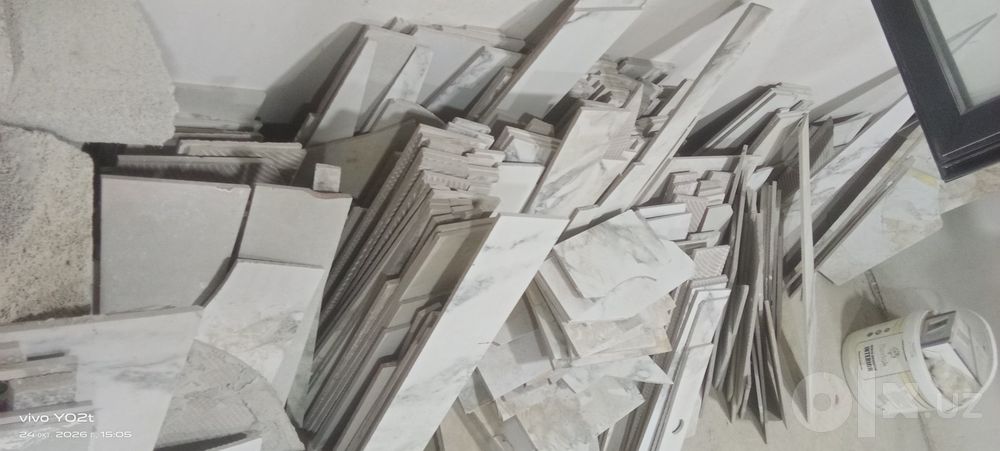 Kafellar, kesib olingan orta xolatdagi kafellar va siniqlari, mozaykag