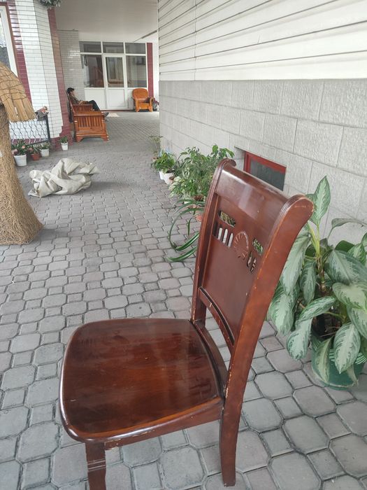 Продам стулья деревянные