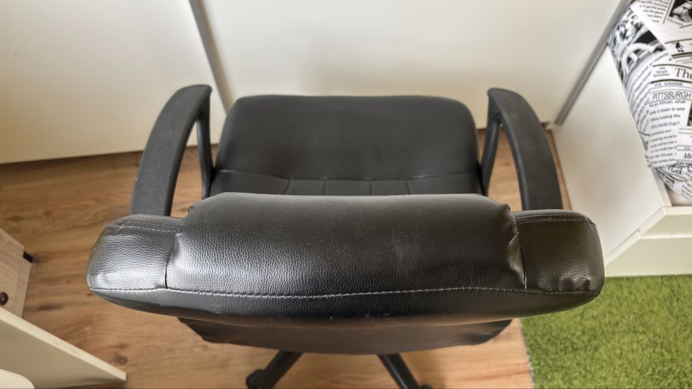 Офис стол с кожа