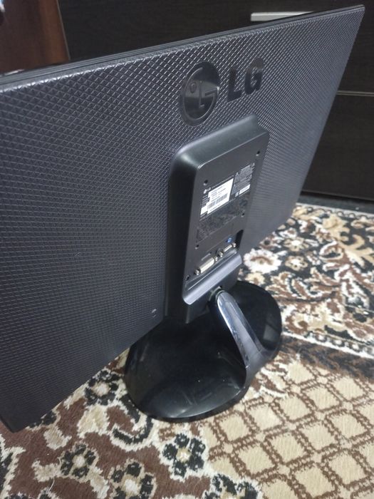 Монитор LG Led 22 дюймов