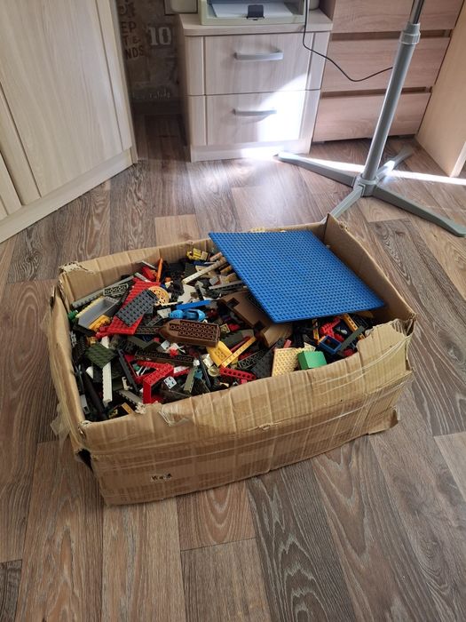 Продам конструктор Лего.