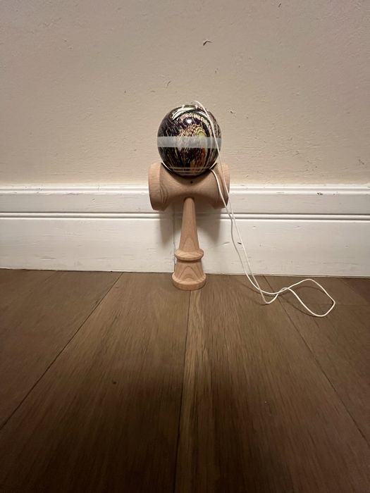 Vand kendama krom Noia 6! Stare impecabila. M-am jucat cu ea de 2-3 ori