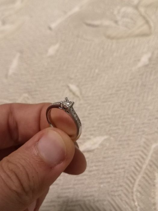 Годежен пръстен: платина с диаманти