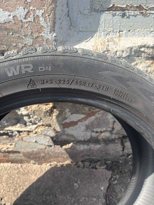 Продавам почти нова гума всесезонна 215/60 RM 16 V XL.Продавам и 4бр з