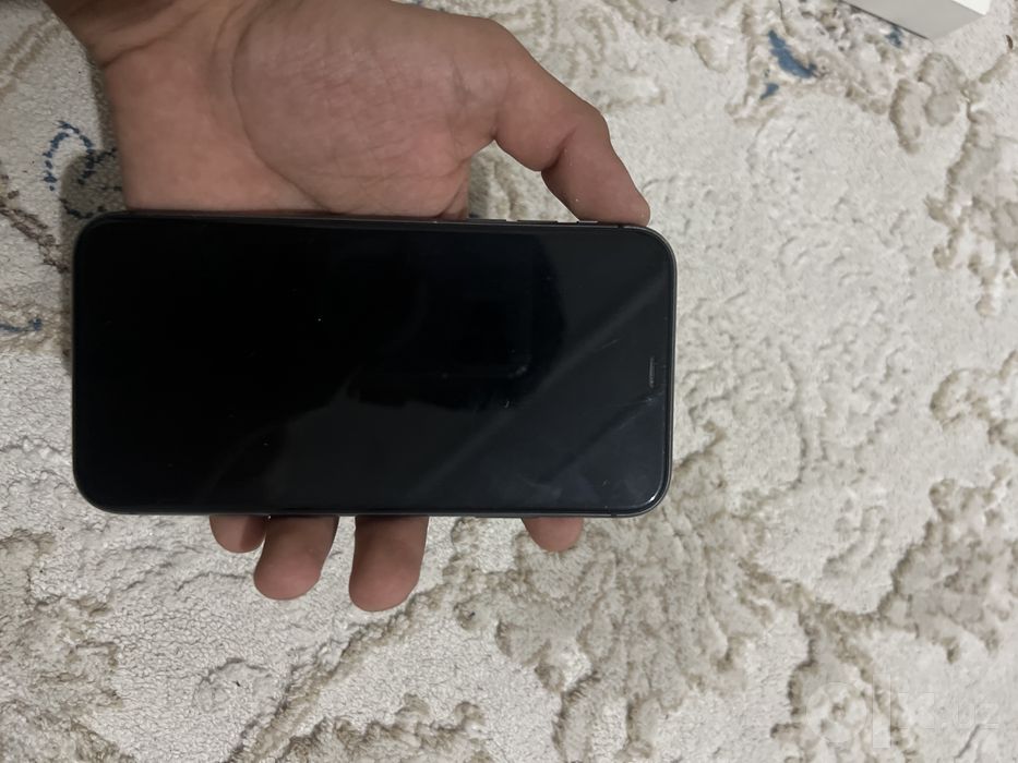 Sotuvda iphone 11 holati 64/61