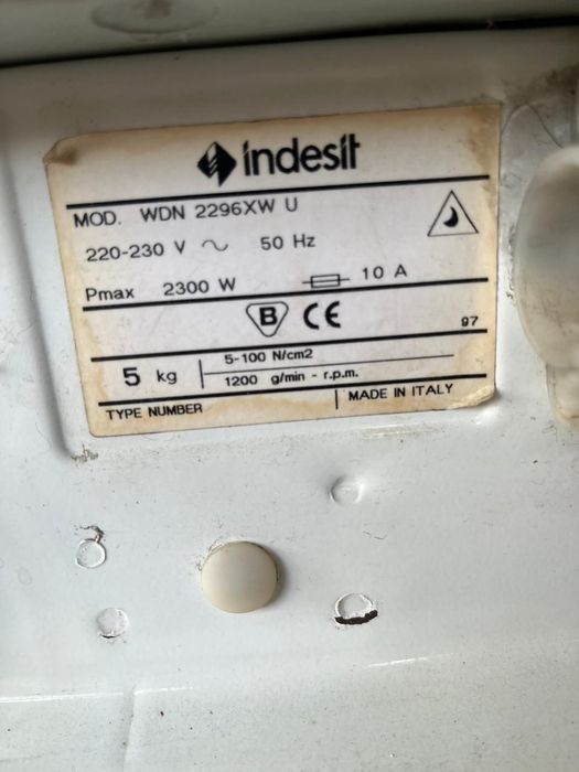 Продам стиральную машину Indesit