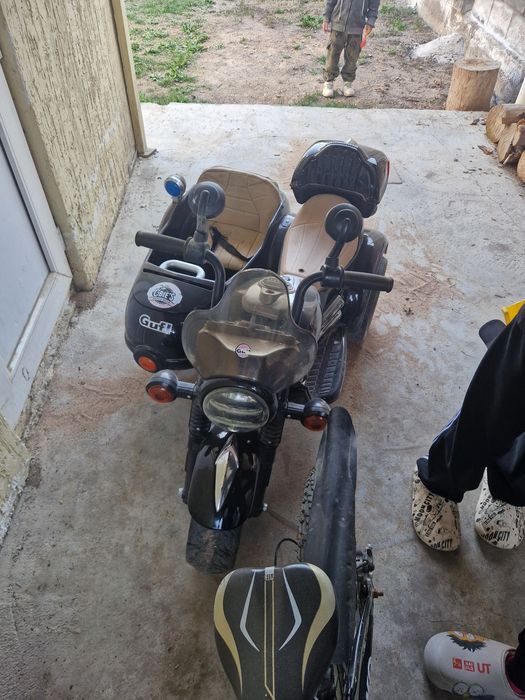 Электромобиль Машинка 3 штуки рабочие