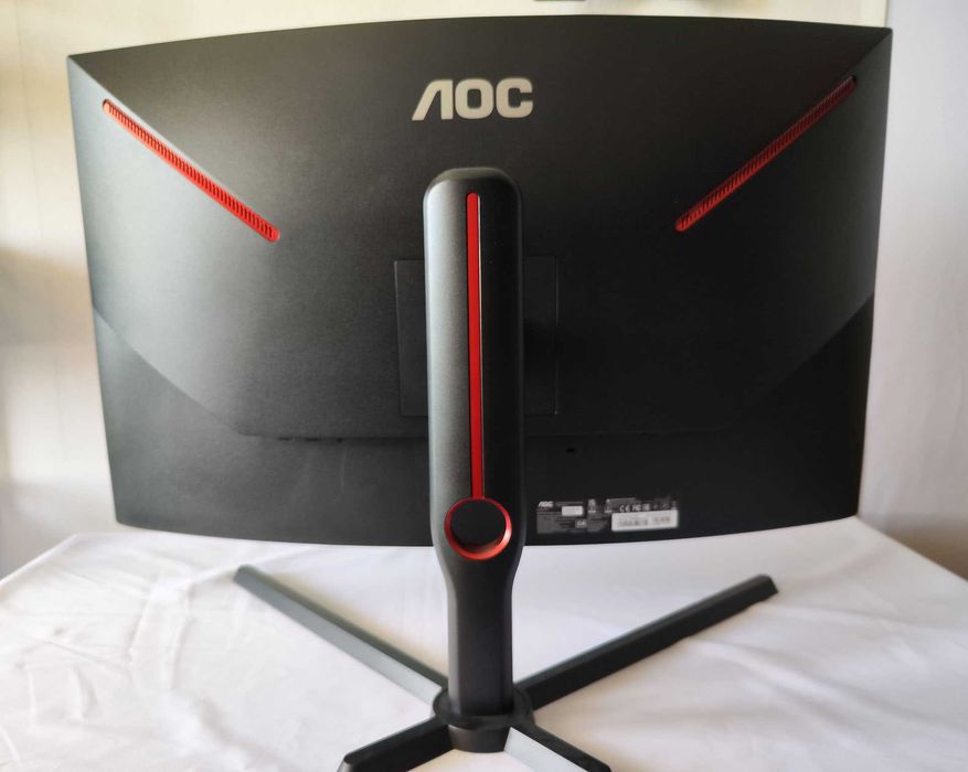 2К Гейминг монитор AOC 32 инча 165 hz