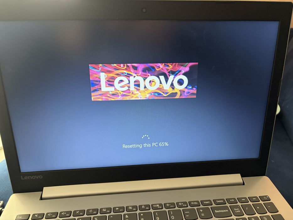 Lenovo IdeaPad 330 – Celeron N4000 – 4GB RAM – stare foarte bună