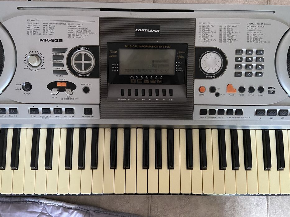продам синтезатор Cortland mk-935