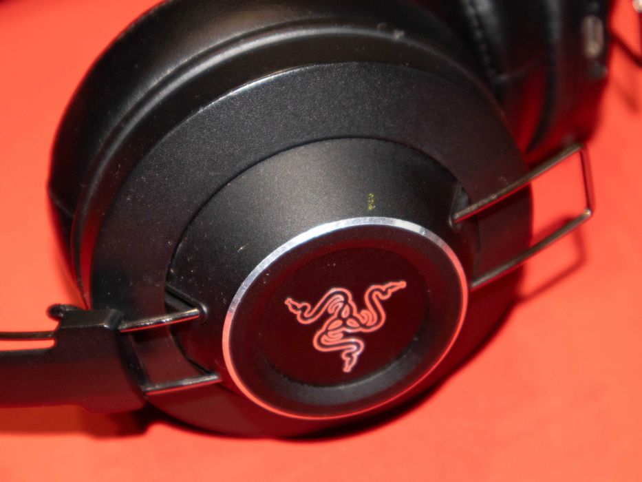 Razer Adaro Wireless слушалки, сменяеми възглавници, 15ч батерия