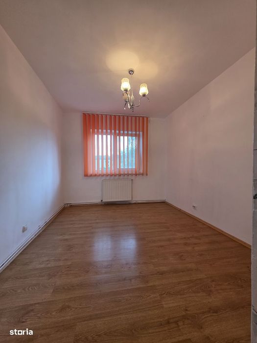 Apartament 3 camere, balcon, beci ,parcare, Brașov  zona Astra