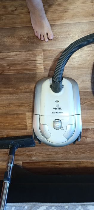 Пылесос Vestel  в рабочем состоянии
