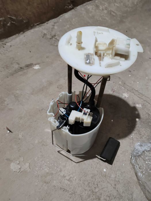 Vând pompă de benzină originală GM pt Opel Astra J 1.4