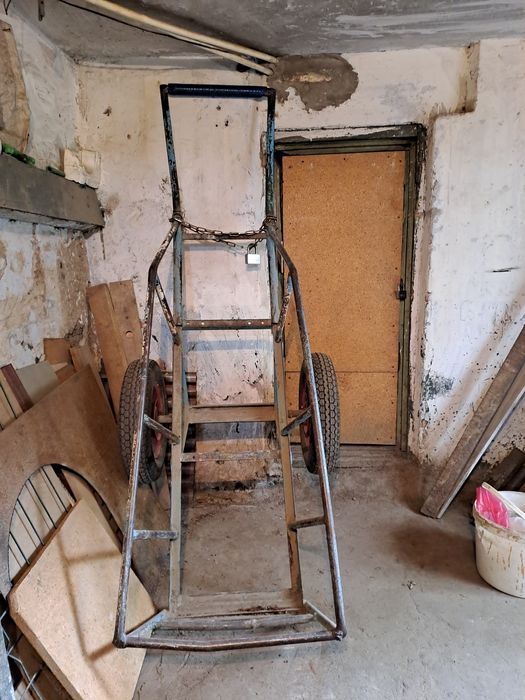 Продаётся тележка , газо сварочные оборудование , злектрл и ручной ин