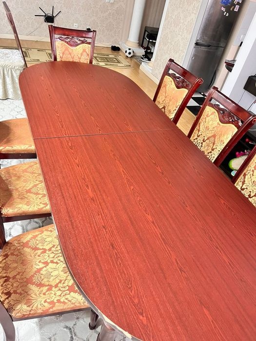 Стол со стульями