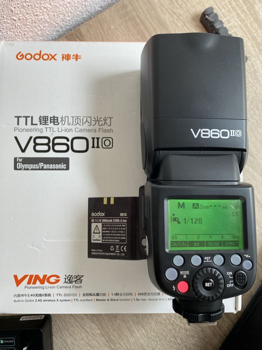 Godox V860II Speedlite + baterie  (VB18) stare excelentă
