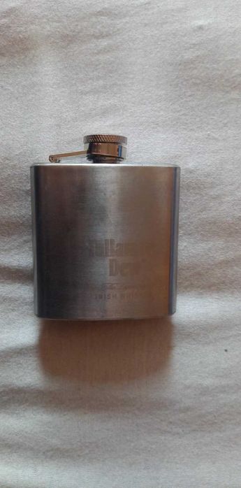 Продавам фласки Tullamore Dew и други.