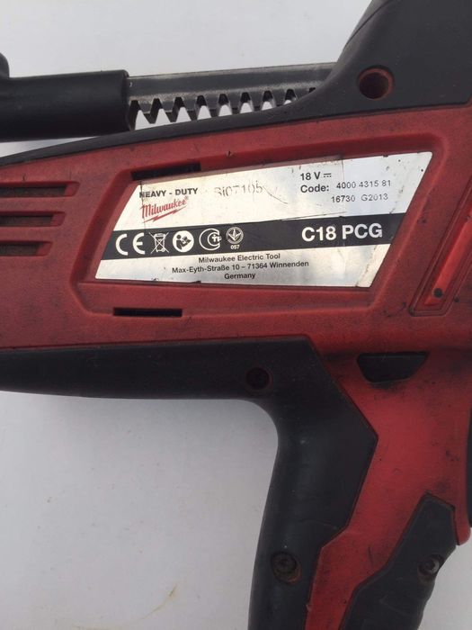 Milwaukee M18 PCG /пистолет за силикон