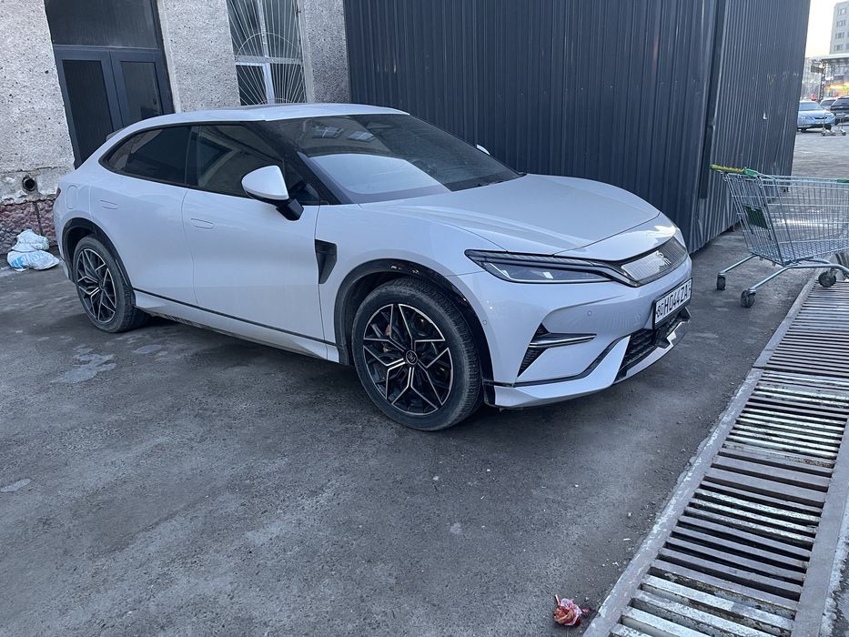 Byd song L AWD. 2 motorli full versiyasi sotiladi.