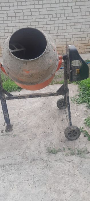 Бетономешалка на