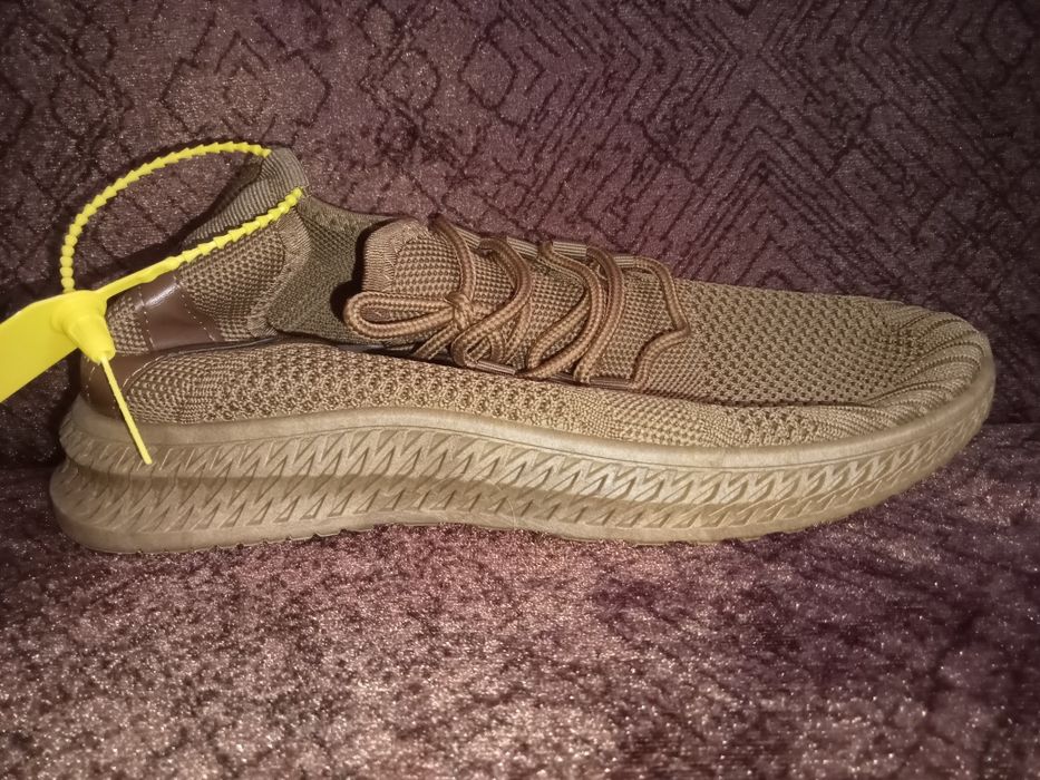 Продам кроссовки