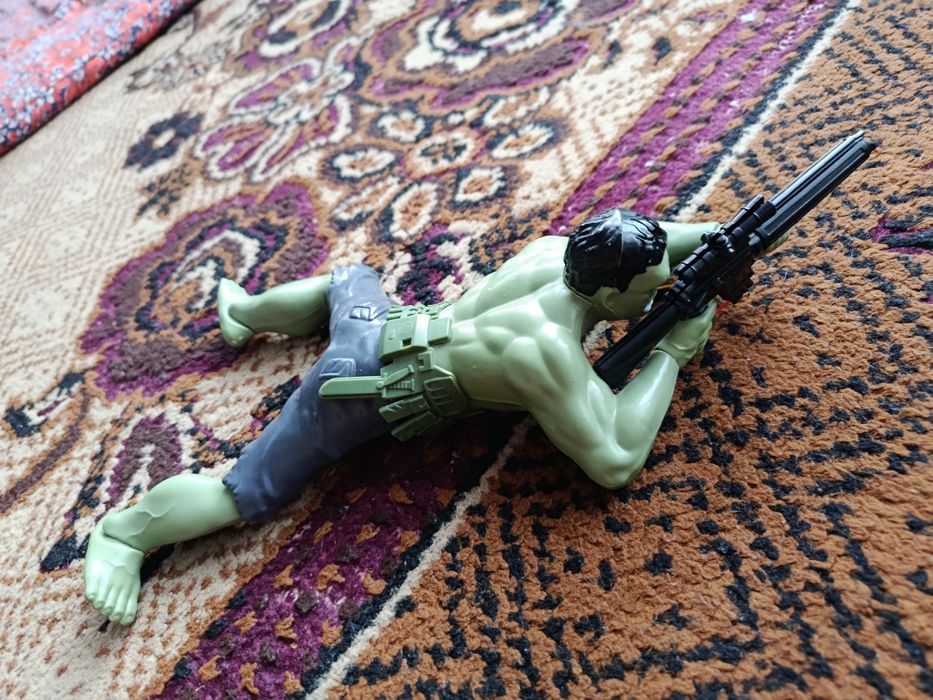 Халк ползает и стреляет