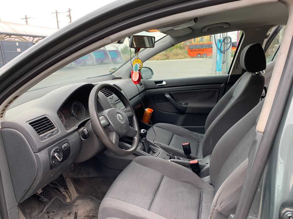 VW Golf 5 1.4 FSI – 90 CP
