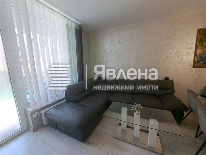 Продава се Тристаен апартамент в Варна, Възраждане 1 - 109 кв.м за 2065 €/кв.м - Снимка #2
