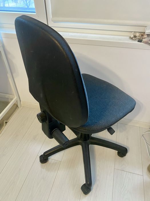 Офис Стол с Колелца