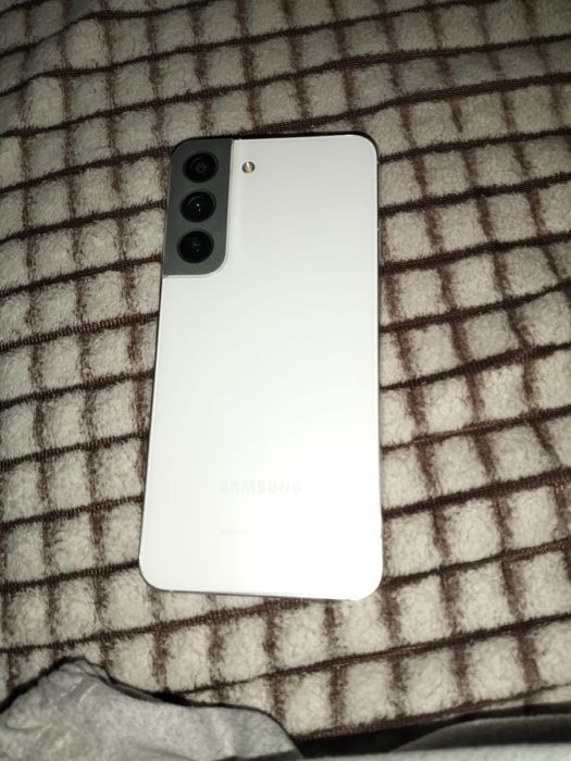 Samsung galaxy S22 256