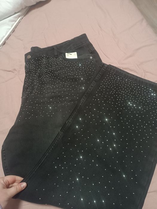 Черни дънки с камъни