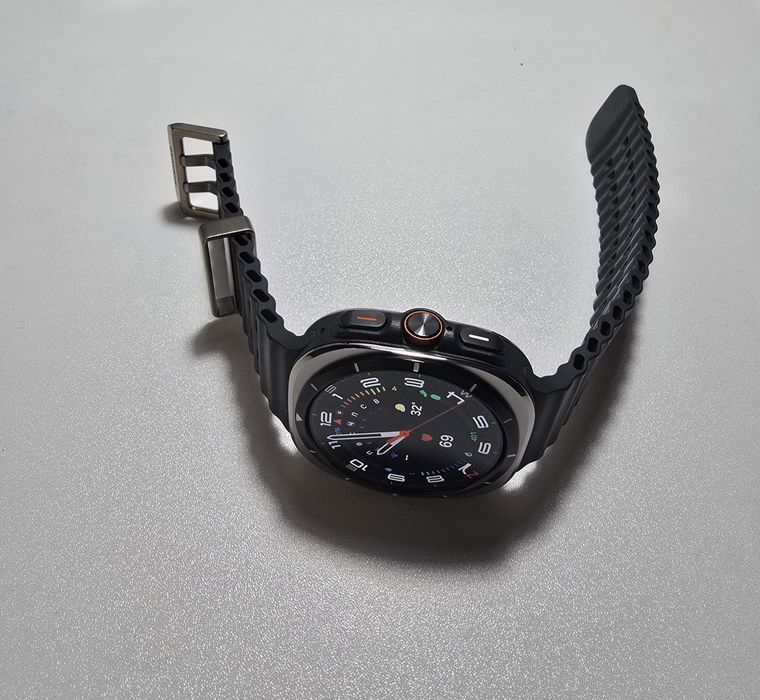 Смарт часы Samsung galaxy watch ultra почти как новый