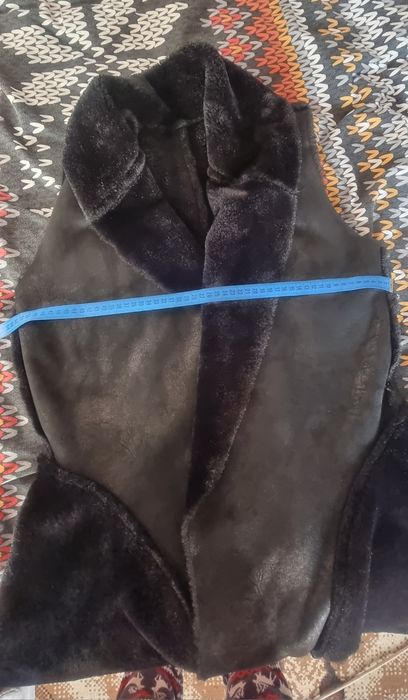 Vând vestă imitație blană și piele