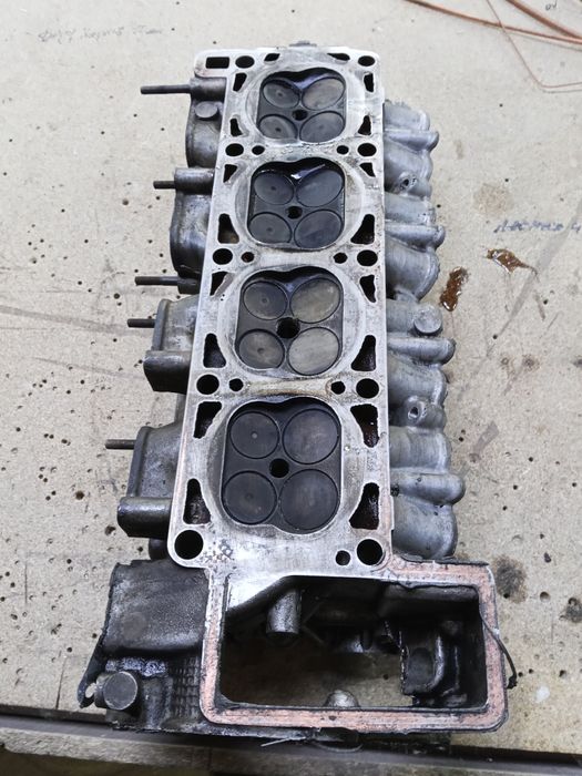 Продам головку 406 двигатель