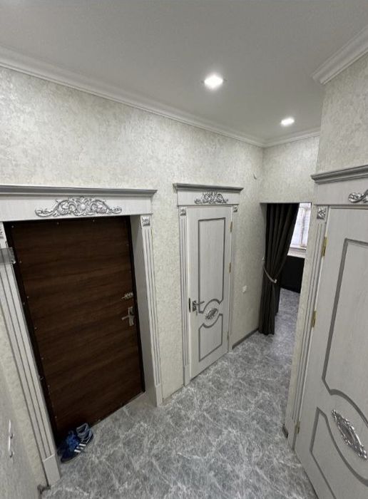 Ургенч шахрида янги курулган бинода икки хонали хонадан