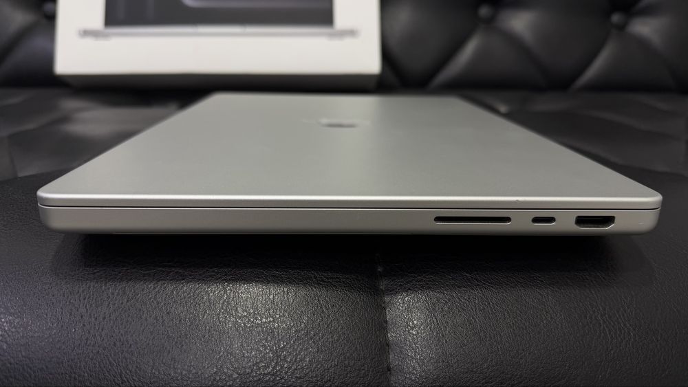Apple MacBook Pro M3 Pro 18GB/512GB 14 Экран в идеальном состояние