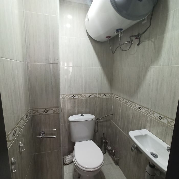 Агенция Селект предлага разкошен,светъл четиристаен апартамент,монолит