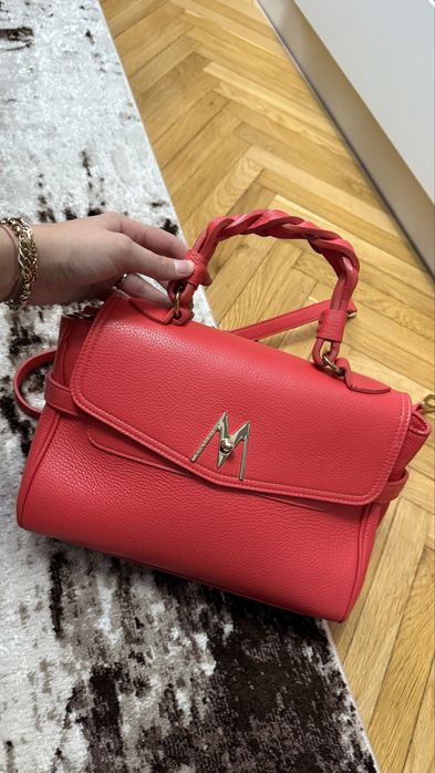 Brit mediu Laura Maxim