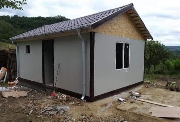 Case modulare din panouri sandwich termoizolante moderne durabile și r