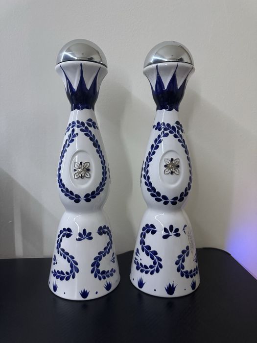 Vând Sticlă de Azul 0,7 L pentru colectionari
